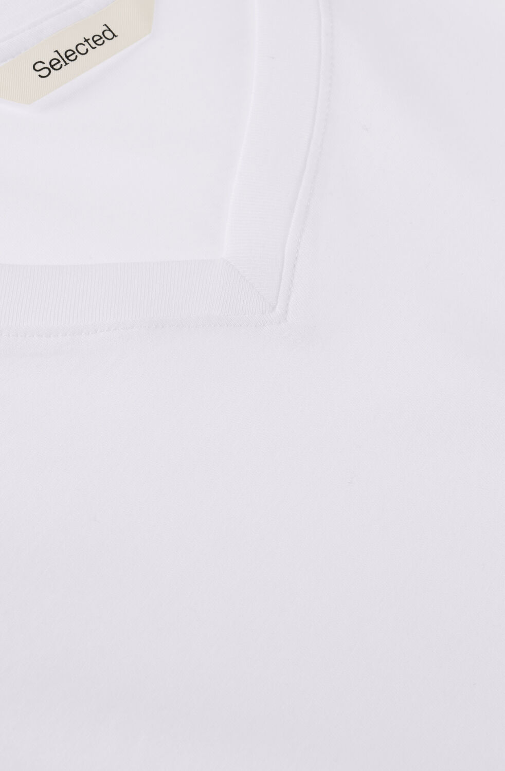 Witte SELECTED WOMEN T-shirt SLFESSENTIAL SS V-NECK TEE - large