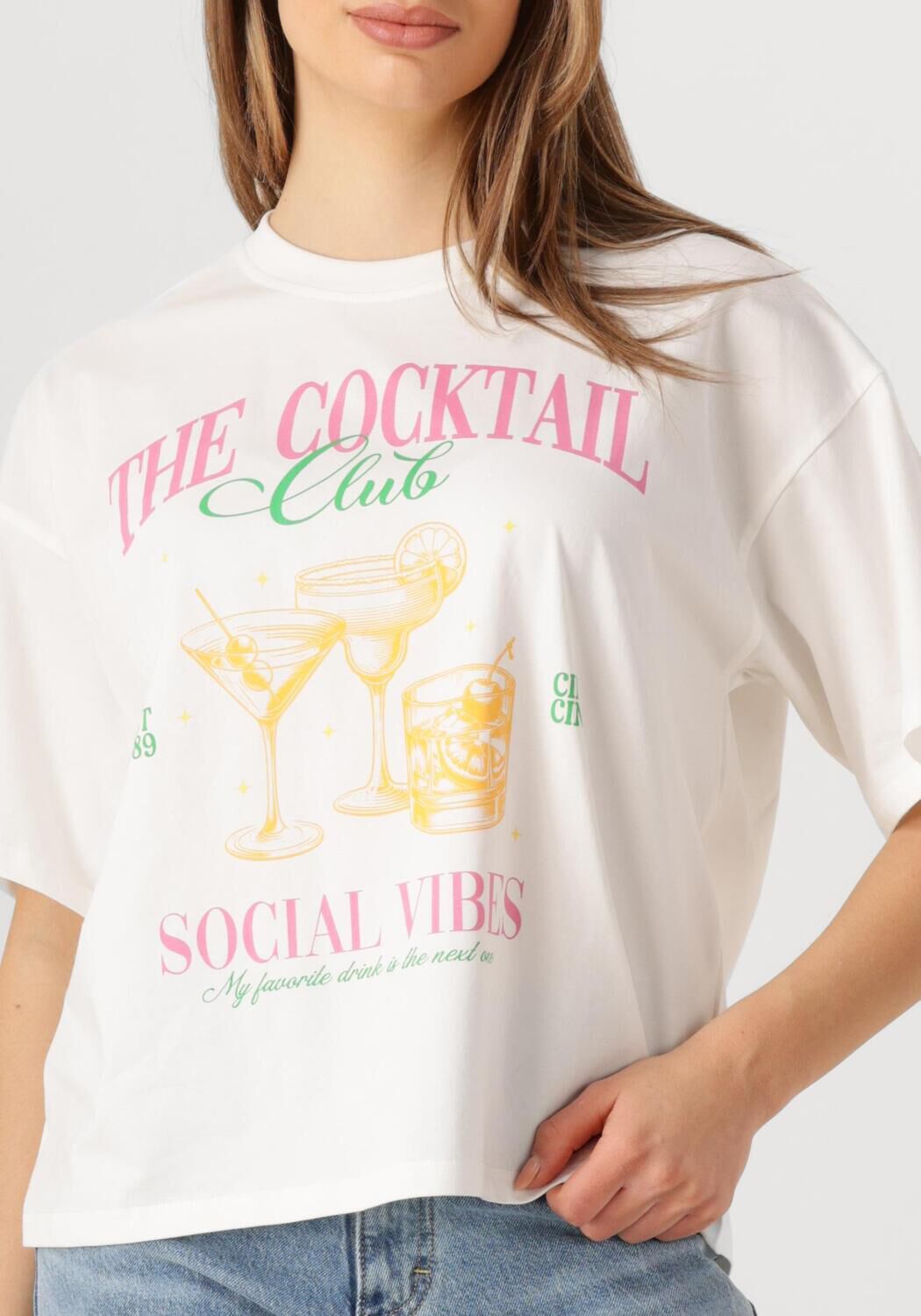 YDENCE Dames Tops & T-shirts T-shirt Cocktail Club Wit