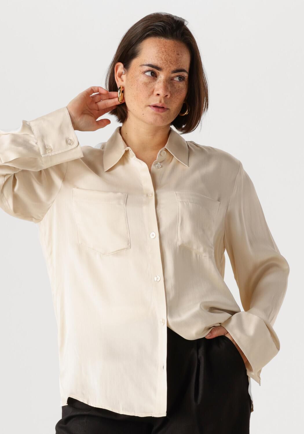 Gestuz Witte Zijden Shirt Veelzijdig en Elegant Beige Dames
