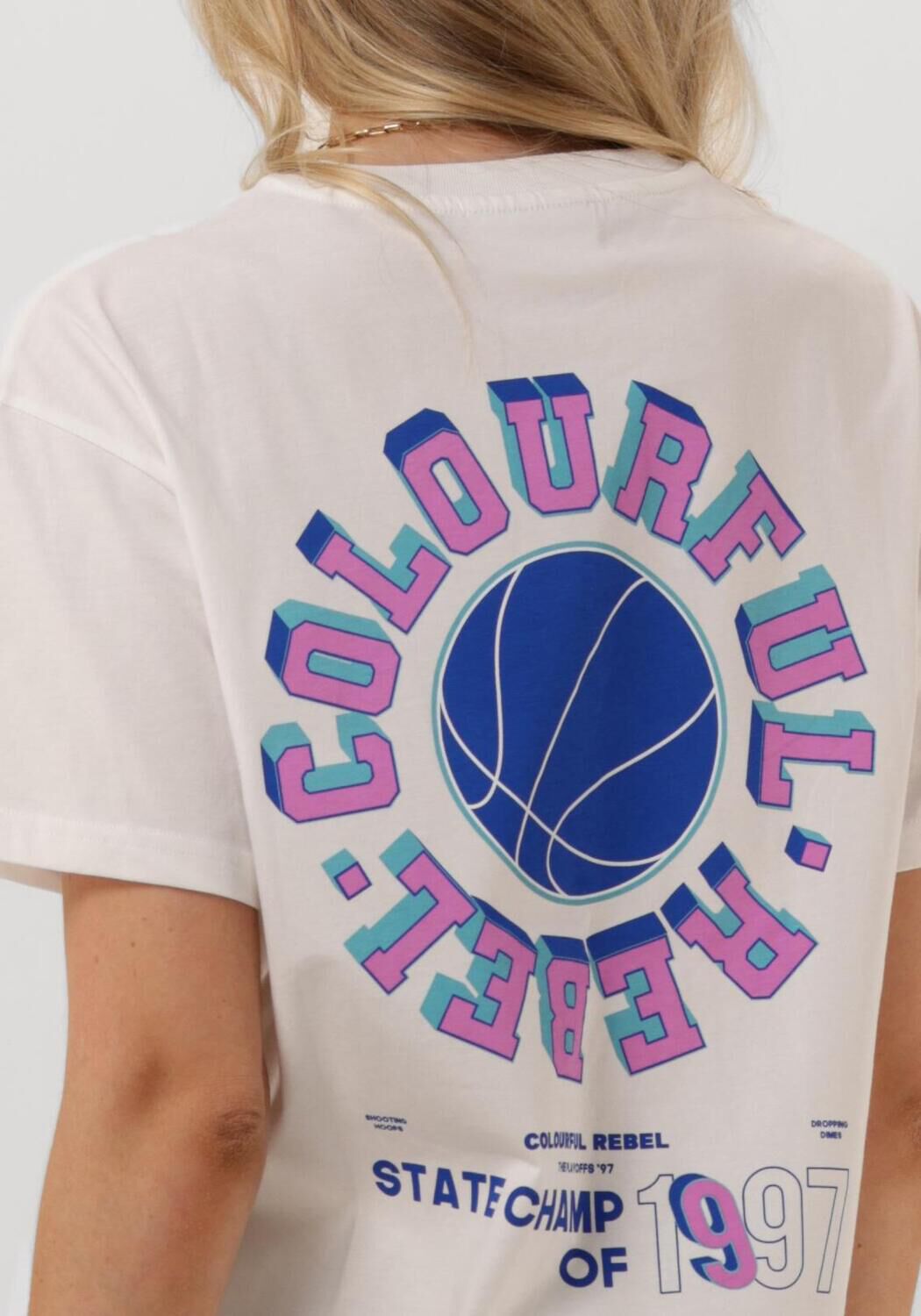 COLOURFUL REBEL Dames Tops & T-shirts State Champ Loosefit Tee Ecru