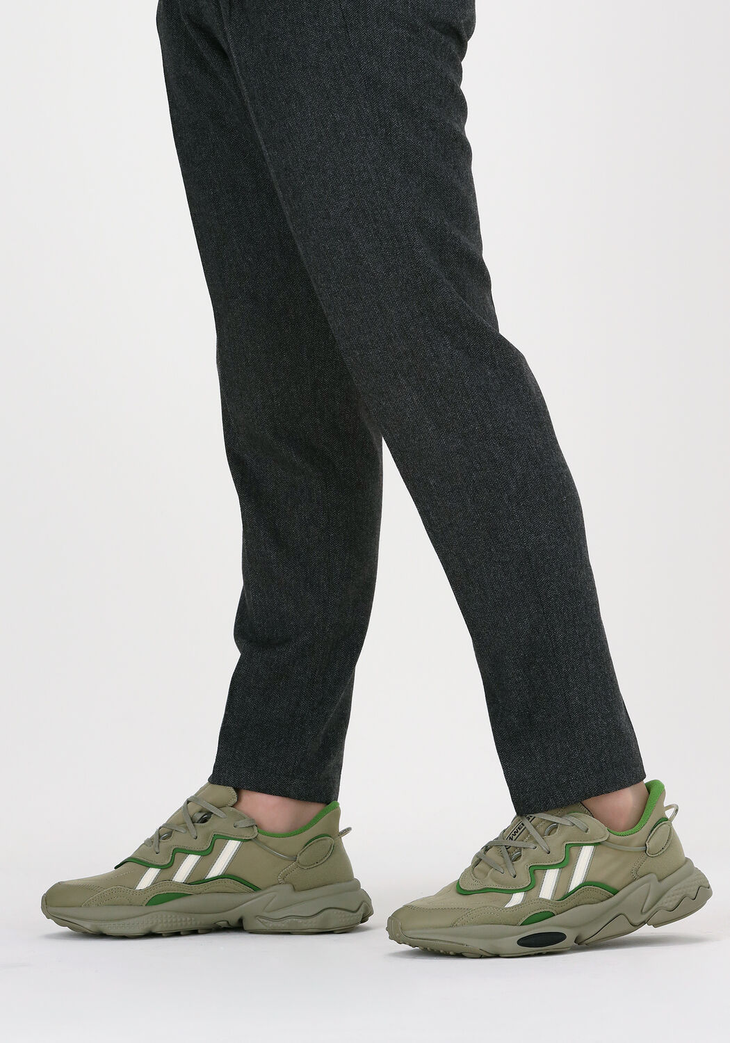 Groene ADIDAS Lage sneakers OZWEEGO MEN - large