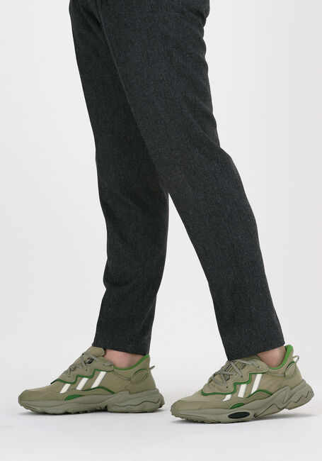Groene ADIDAS Lage sneakers OZWEEGO MEN - large