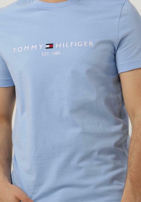 Lichtblauwe TOMMY HILFIGER T-shirt TOMMY LOGO TEE - large