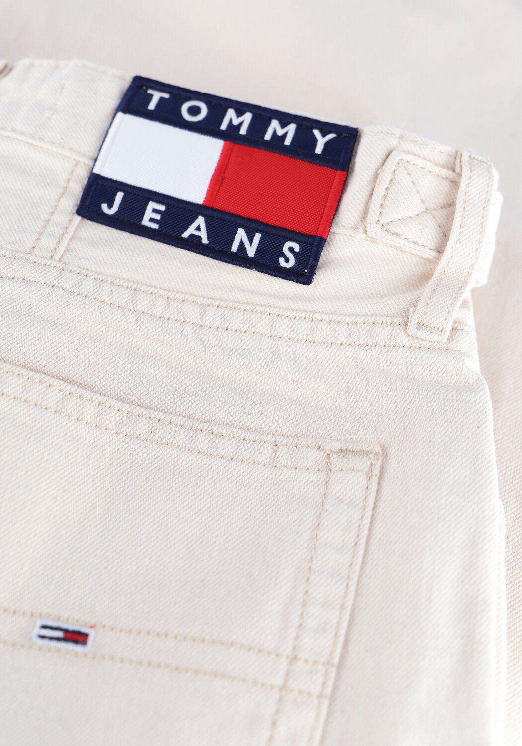 Gebroken wit TOMMY JEANS Mom jeans MOM JEAN SDTB UHR TPRD BE804 E - large