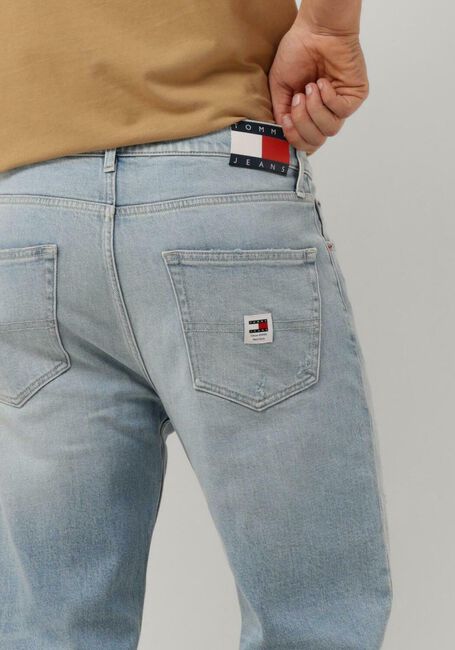 Lichtblauwe TOMMY JEANS Straight leg jeans DAD JEAN RGLR TPRD - large
