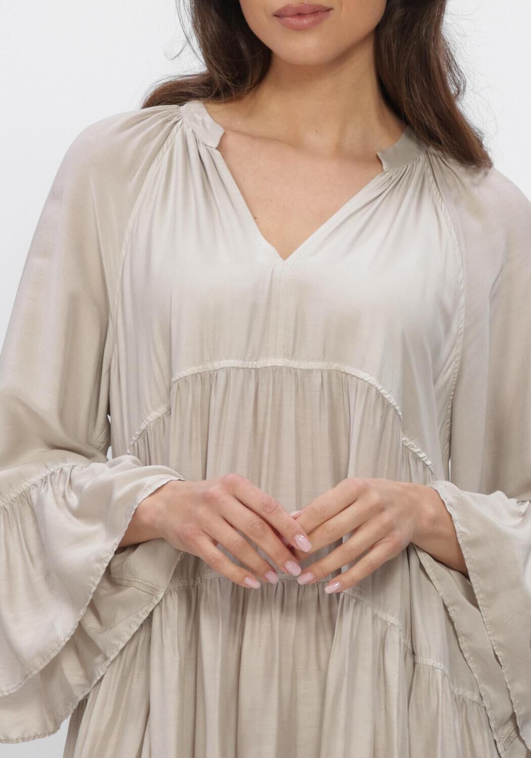 Beige NEMA Jurken N226 - large