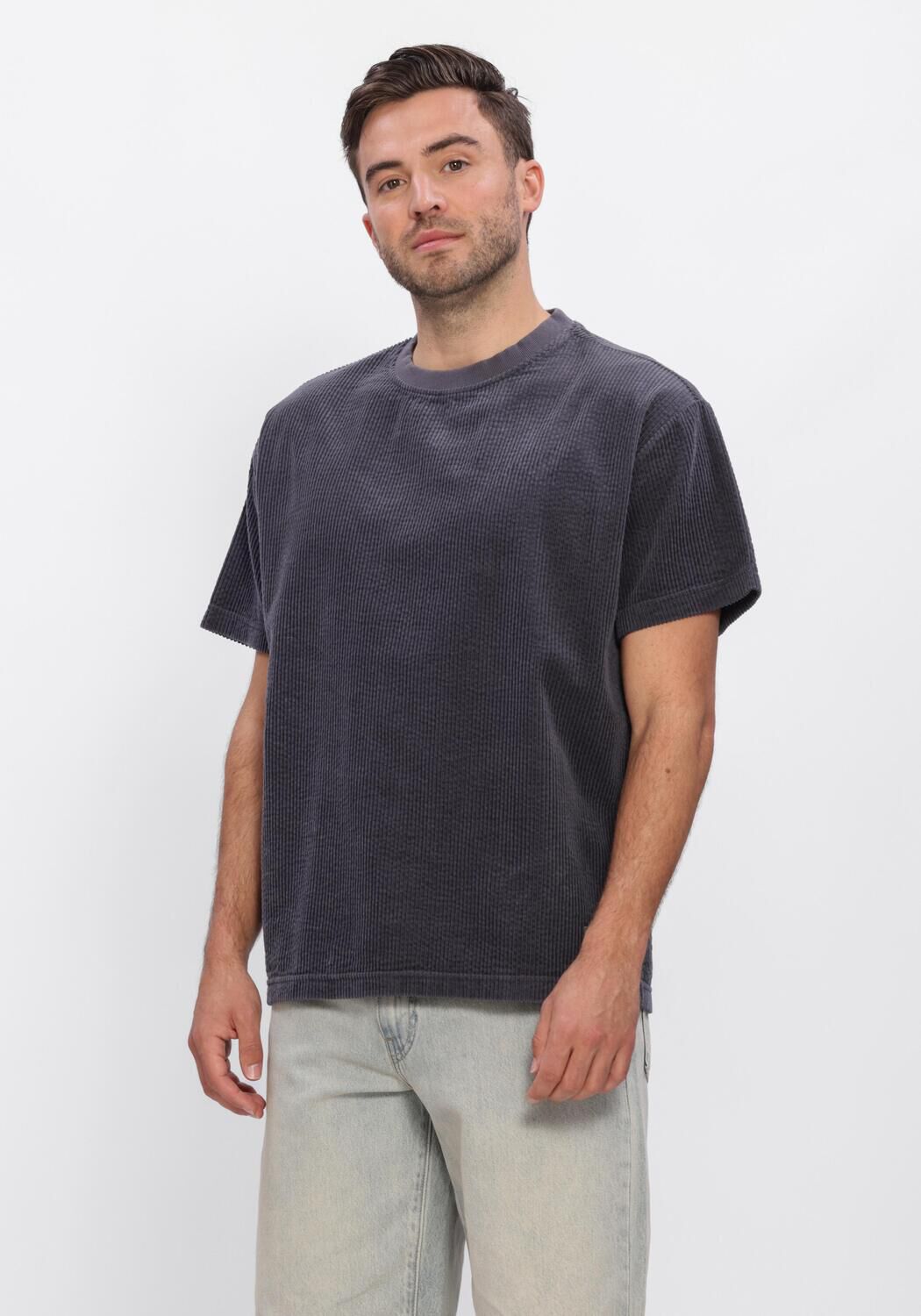 Grijze ANERKJENDT T-shirt AKVILLADS CORDUROY SS TEE - large