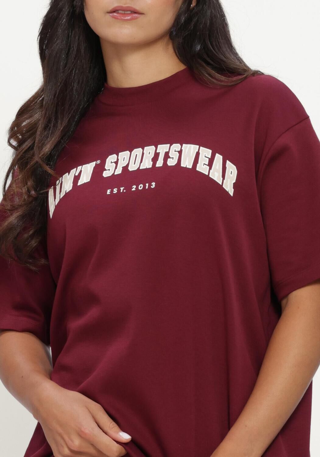 AIM'N Dames Tops & T-shirts Varsity Boyfriend T-shirt Bordeaux
