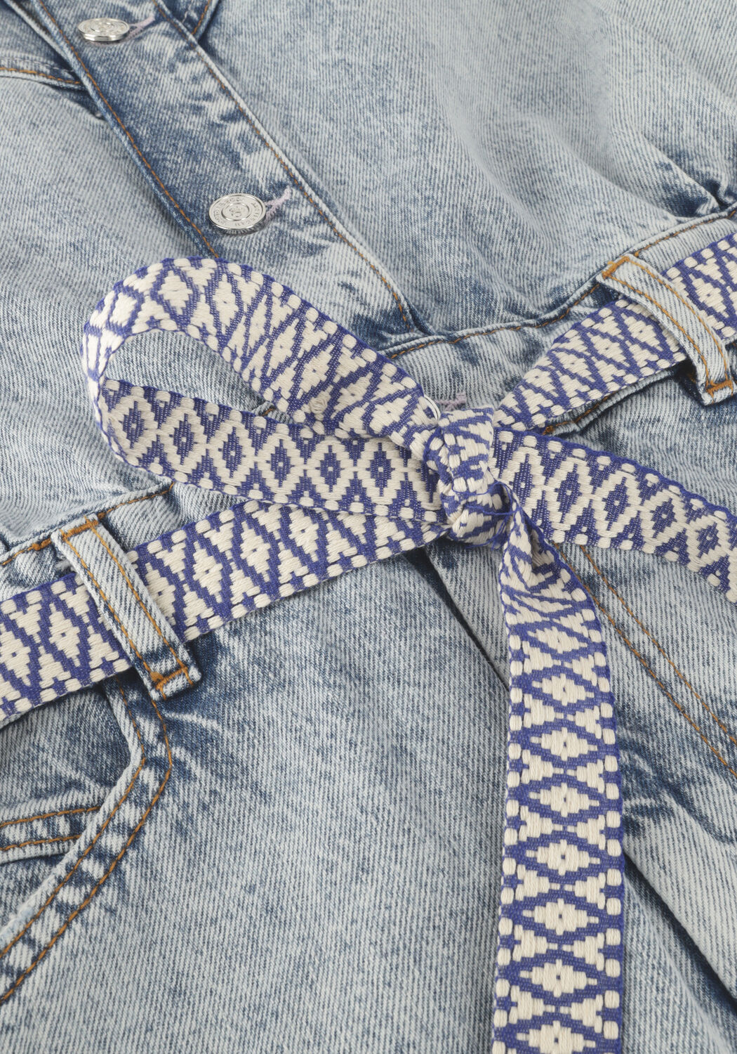 Lichtblauwe SCOTCH & SODA Mini jurk WASHED DENIM TRUCKER SHIRT DRESS WITH  BELT | Omoda