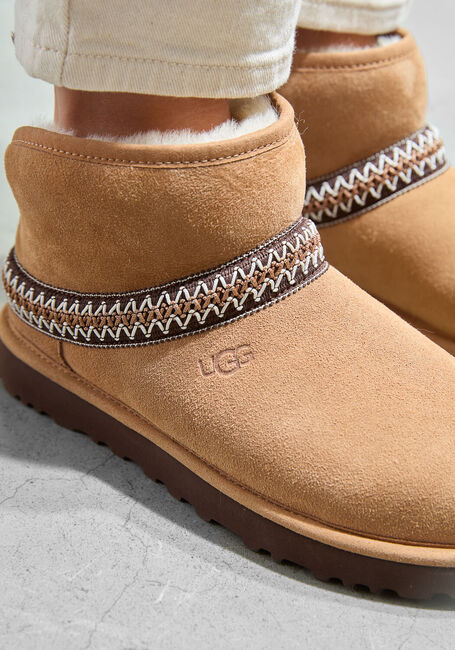 Cognac UGG Vachtlaarzen CLASSIC MINI CRESCENT Cognac UGG Vachtlaarzen CLASSIC MINI CRESCENT - large