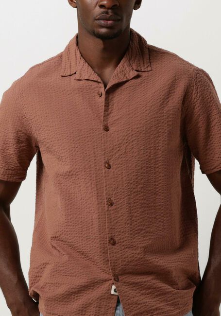 Cognac ANERKJENDT Casual overhemd AKLEO S/S SEERSUCKER SHIRT - large