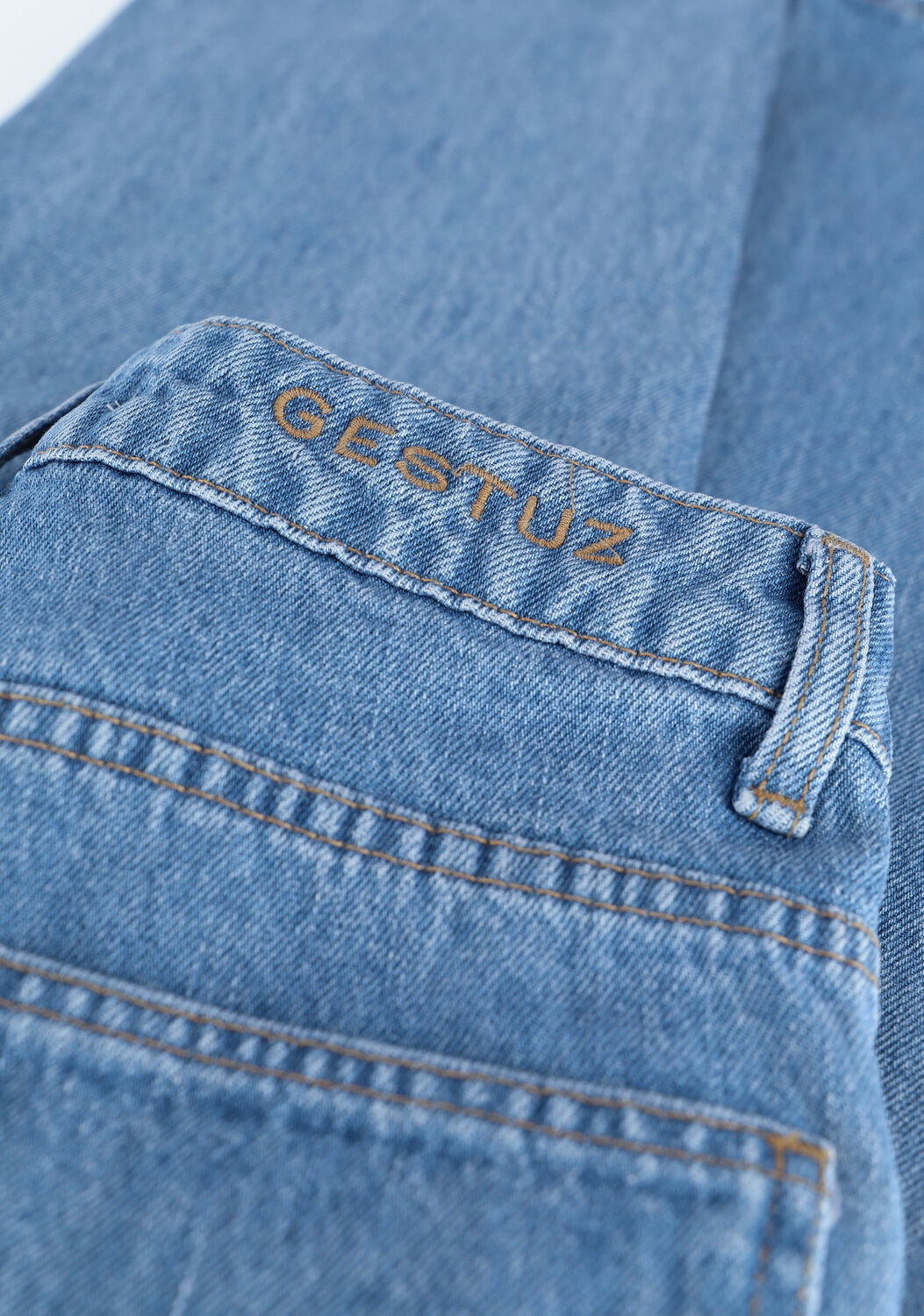 blauwe gestuz mom jeans denagz mom jeans
