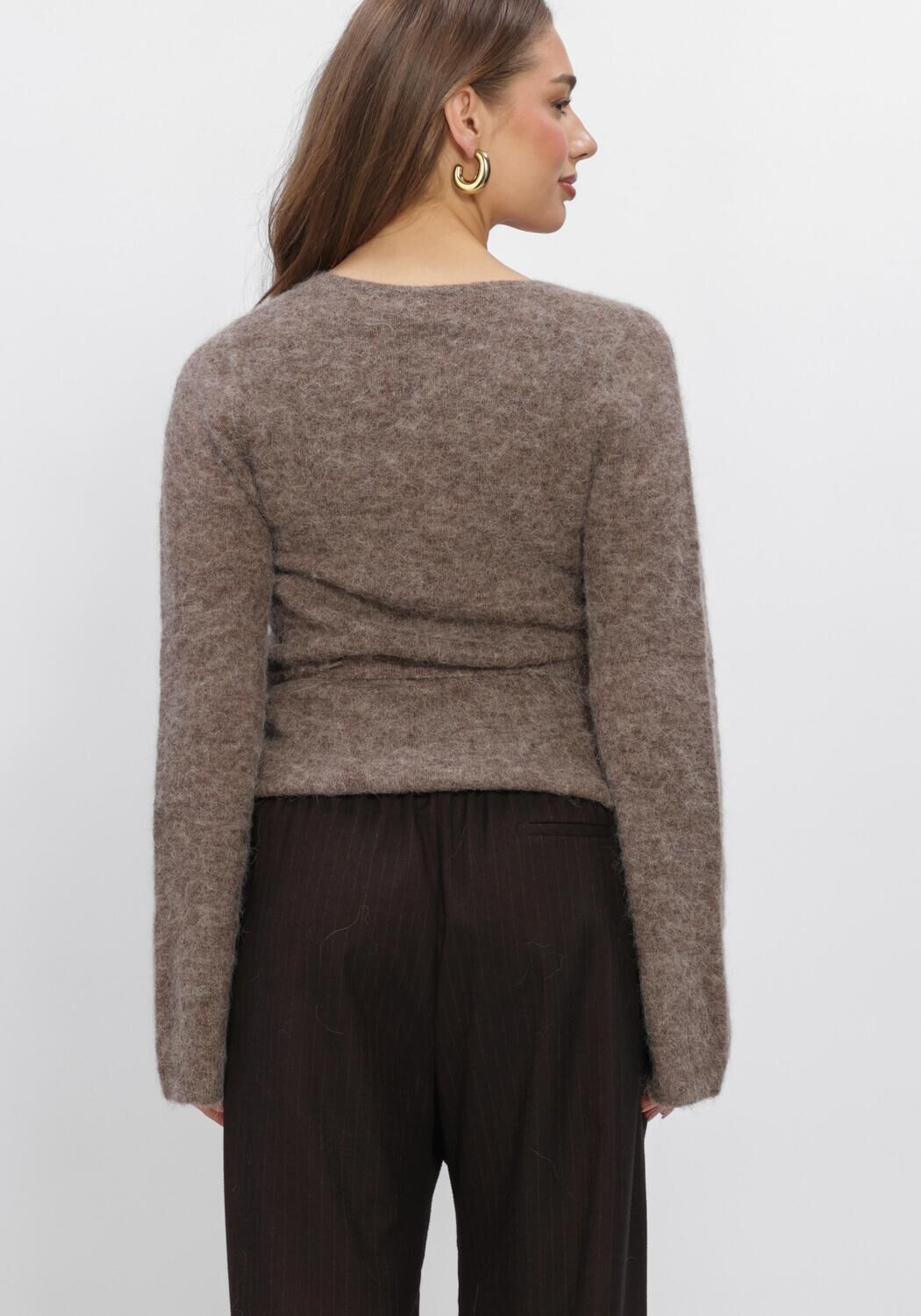 Taupe BOII STUDIOS Trui AURA WRAP KNIT - large