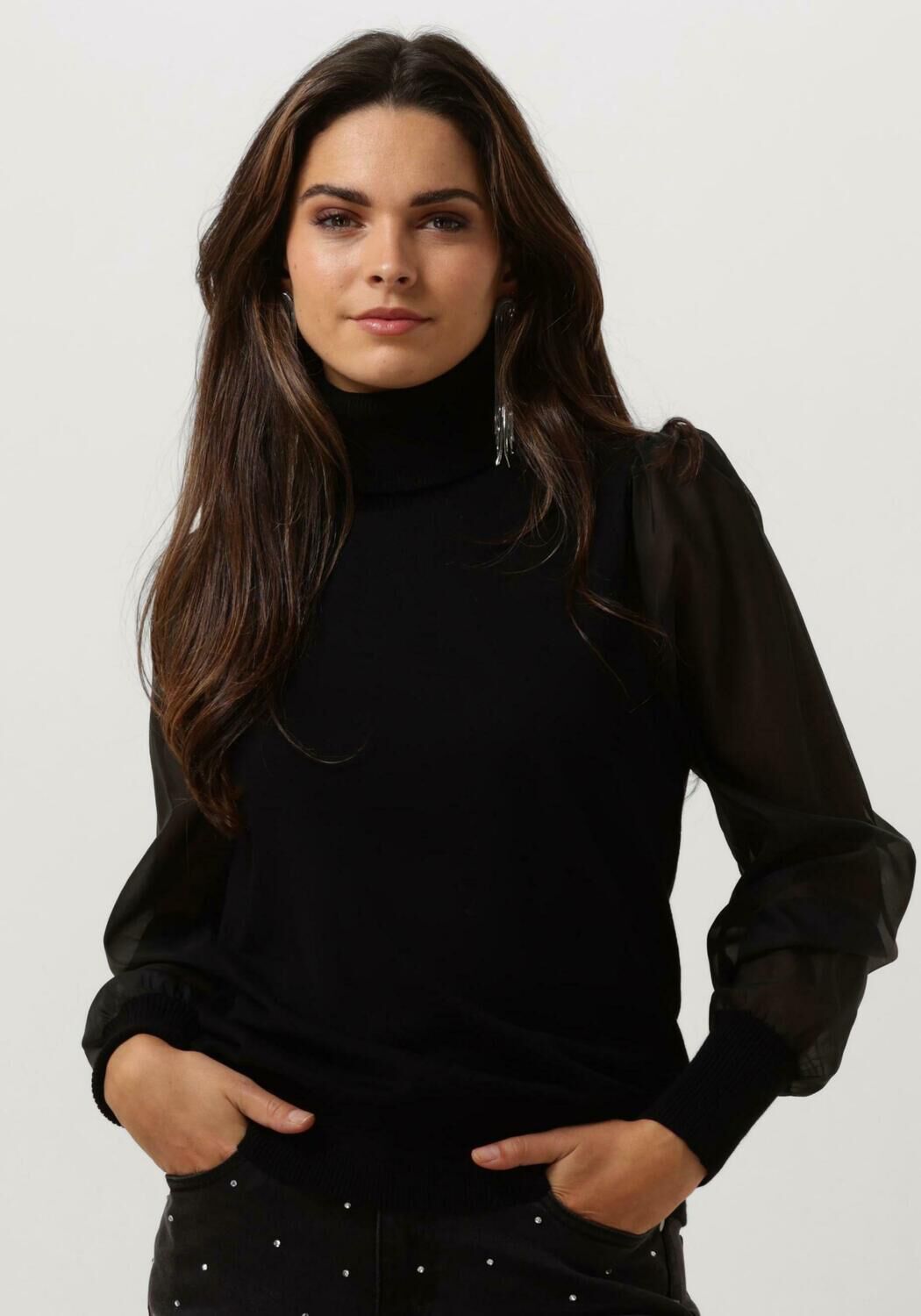 My Essential Wardrobe Zwarte gebreide coltrui met mesh mouwen Black Dames