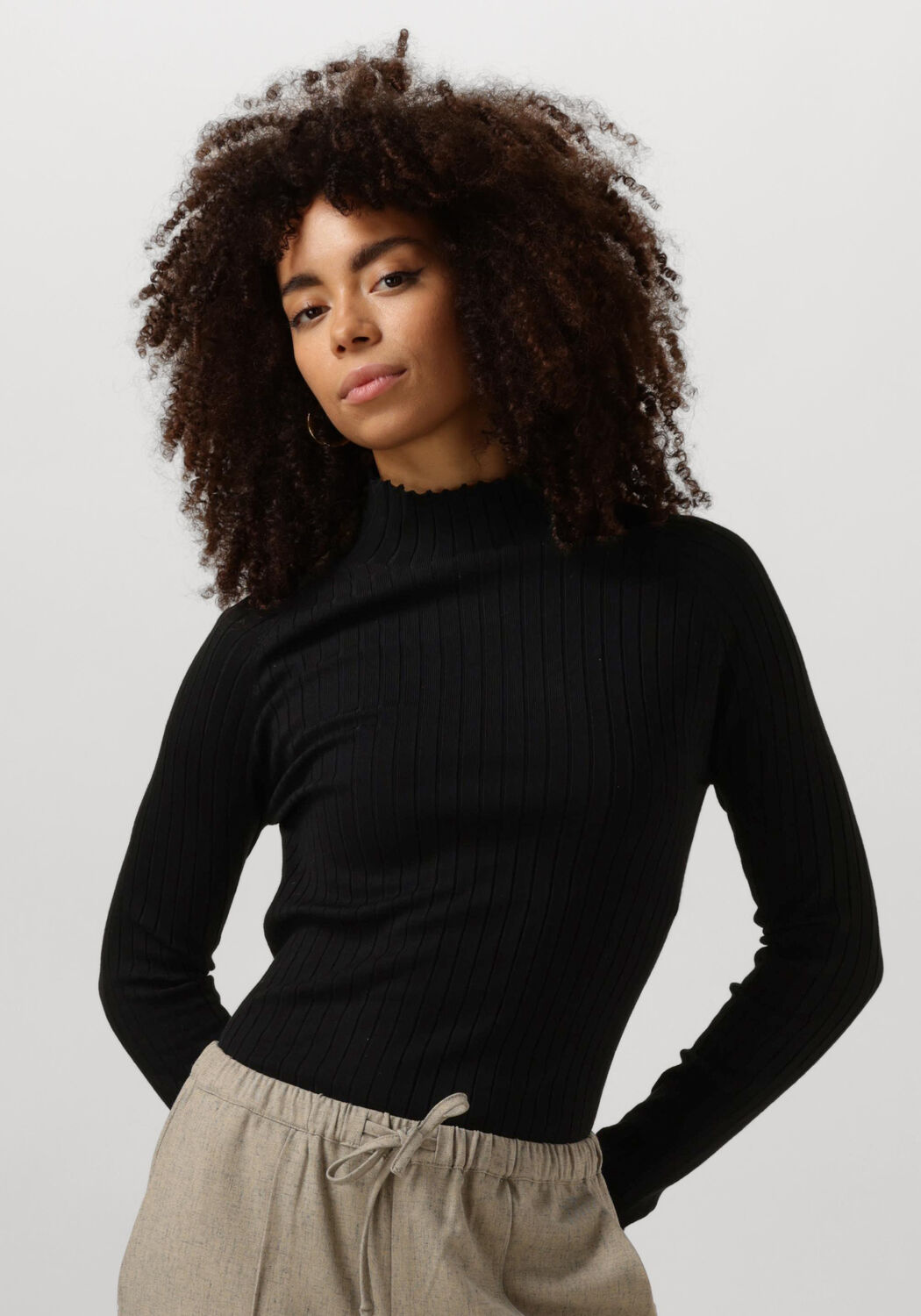 YDENCE Dames Tops & T-shirts Knitted Top Kit Zwart
