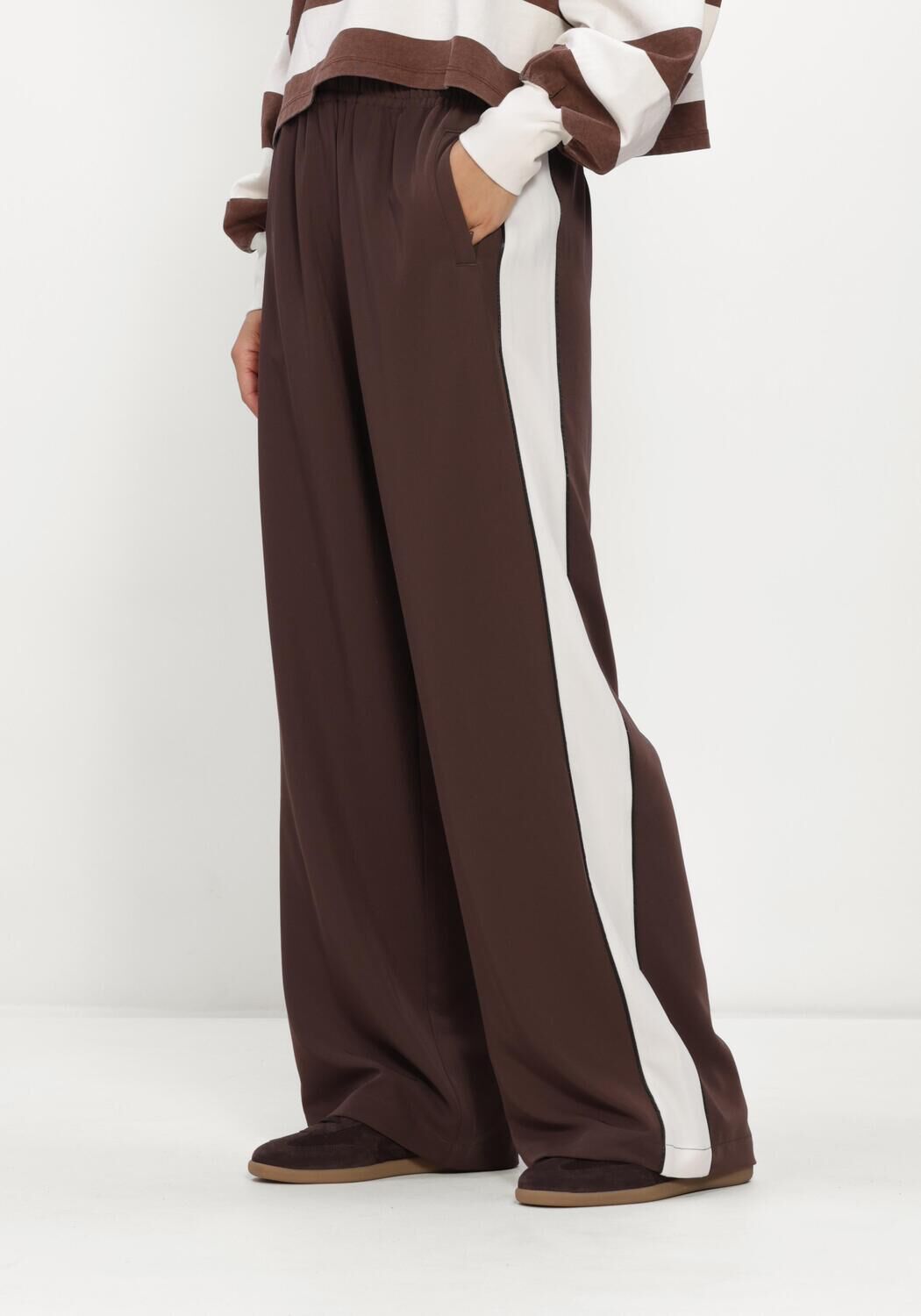 Bruine CATWALK JUNKIE Wijde broek TRACKSUIT TROUSERS WITH PIPING - large