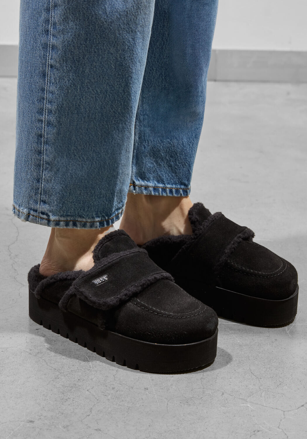 Zwarte NUBIKK Instappers TEDDY FUR - medium
