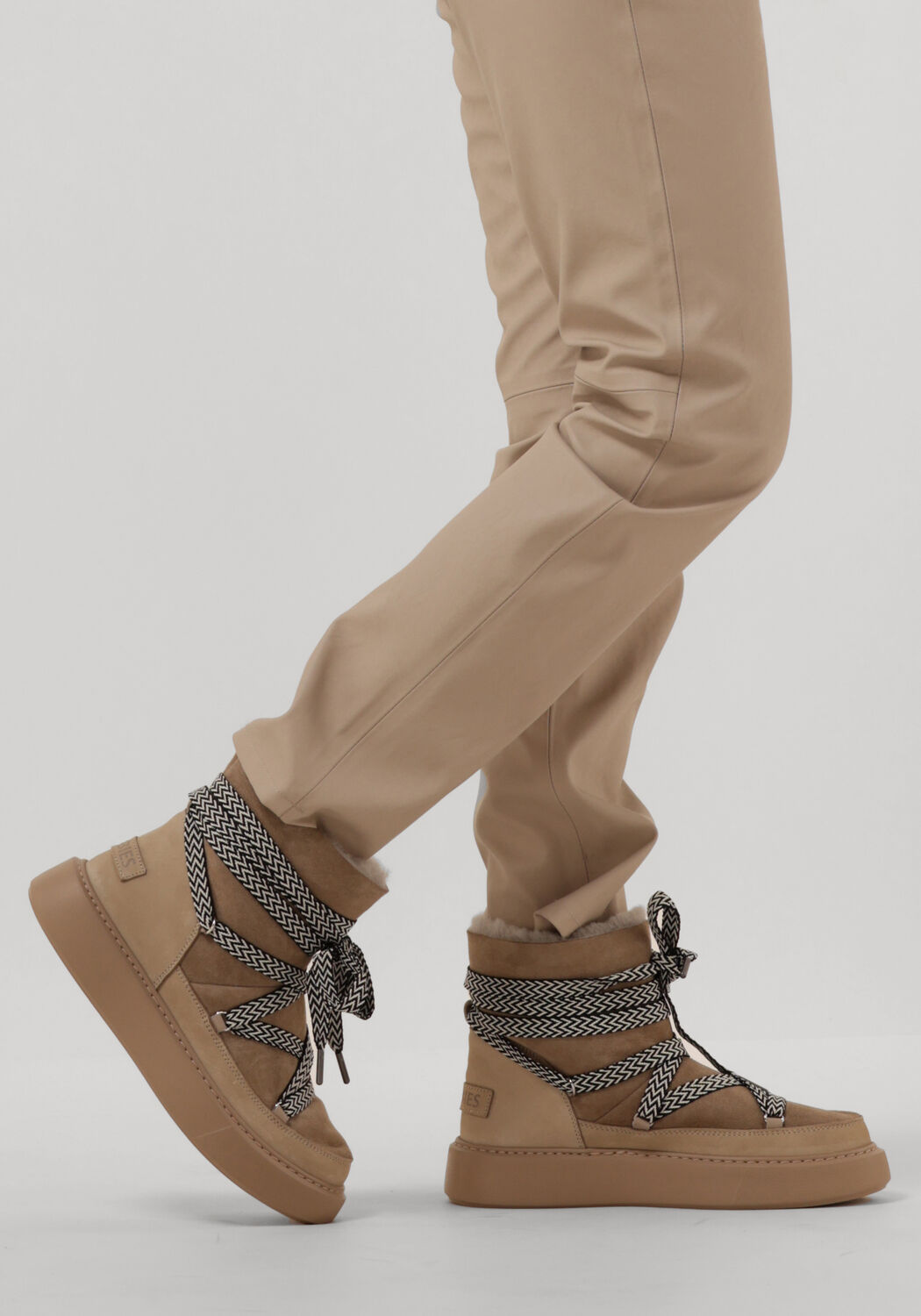 Shabbies snowboots on sale