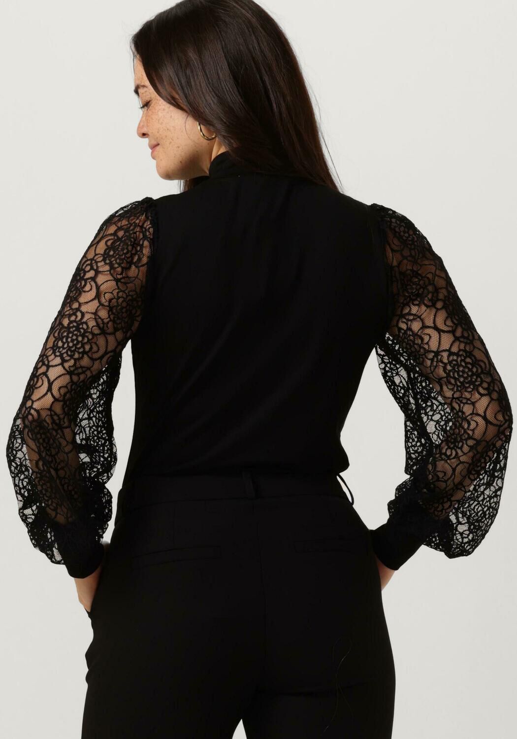 JANSEN AMSTERDAM Dames Blouses V107 Top With Lace Sleeves And Turtle Neck Zwart