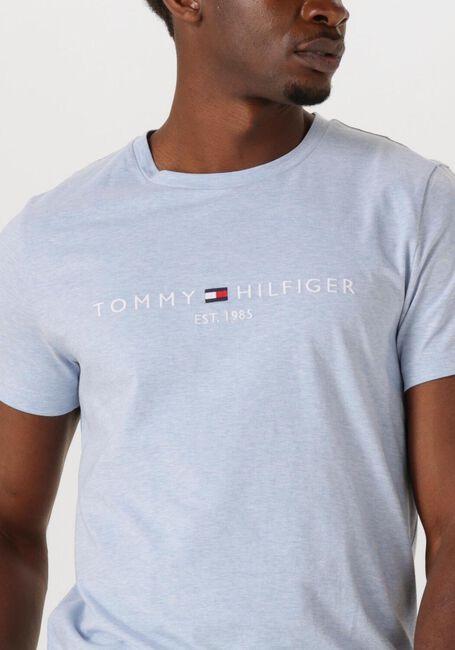 Lichtblauwe TOMMY HILFIGER T-shirt TOMMY LOGO TEE - large