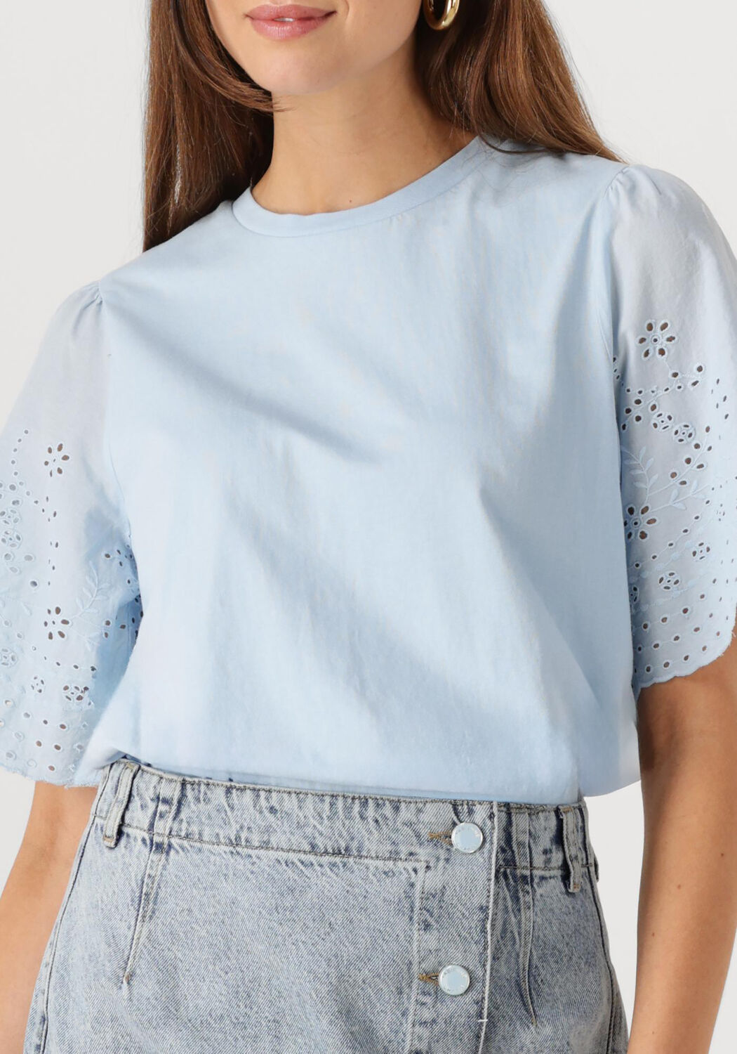 Y.A.S. Dames Tops & T-shirts Yaslex Ss Top W. Emb Sleeves S. Noos Lichtblauw