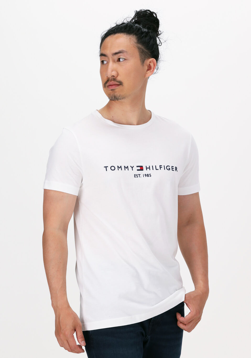 Witte TOMMY HILFIGER T-shirts CORE TOMMY LOGO TEE | Omoda