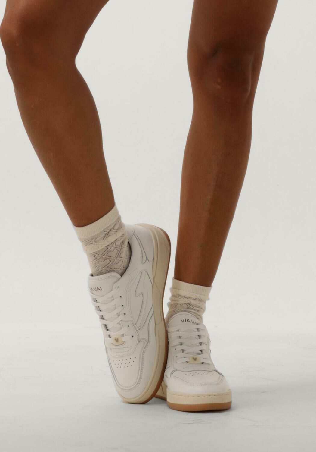 Beige VIA VAI Lage sneakers SAM LEVI Omoda