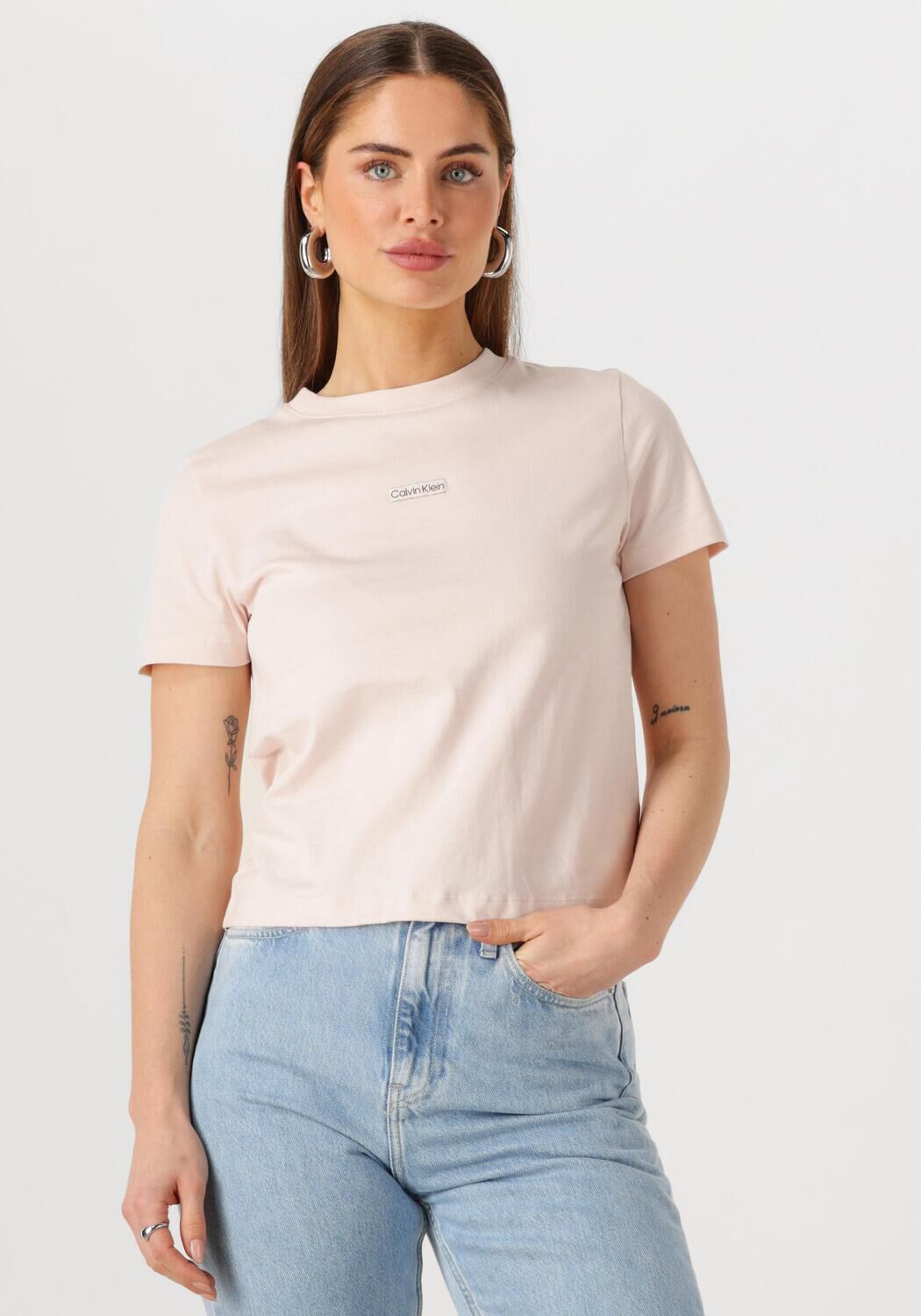 CALVIN KLEIN Dames Tops & T-shirts Placed Institutional Baby Tee Lichtroze