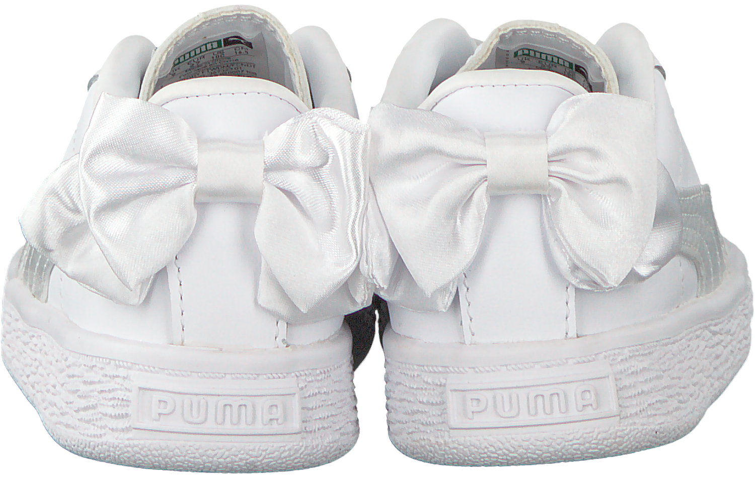 white bow pumas