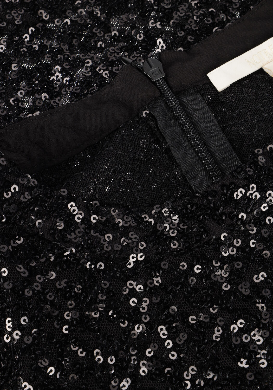 Zwarte NOTRE-V Top NV-ERES - large