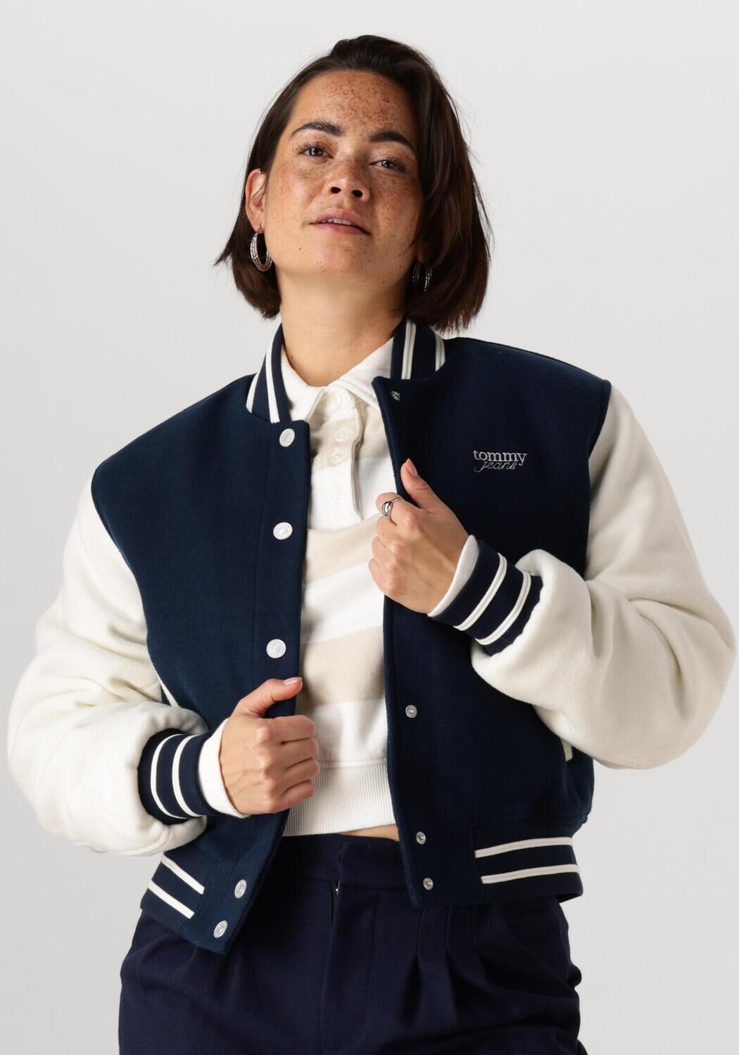 『TEN WORK JKT SO NAVY M』 Donkerblauwe TOMMY JEANS Jack TJW WOOL VARSITY JACKET EXT | Omoda