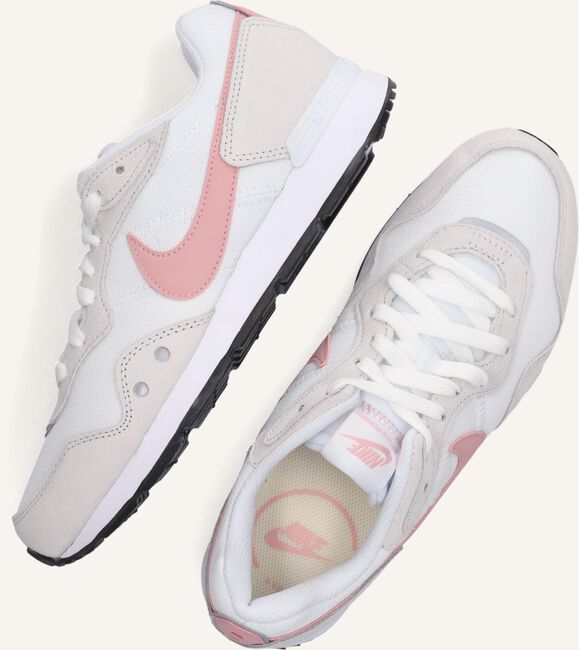 Roze NIKE Lage sneakers VENTURE RUNNER WMNS Roze NIKE Lage sneakers VENTURE RUNNER WMNS - large
