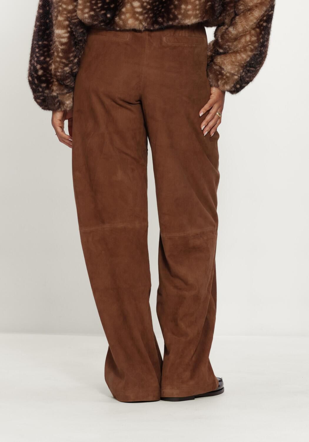 STUDIO AR Dames Broeken Davina Goat Suede Bruin