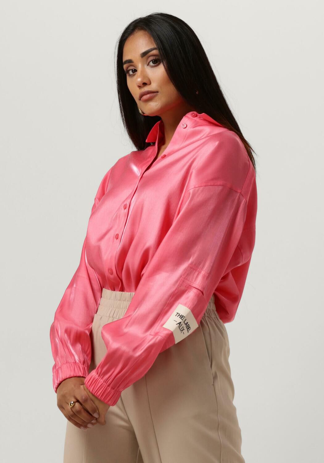 ALIX THE LABEL Dames Blouses Ladies Woven Shiny Satin Blouse Koraal