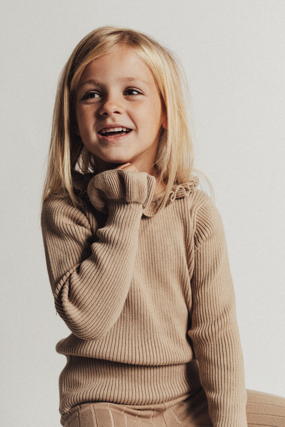 Camel BAJE STUDIO Trui BOW - large