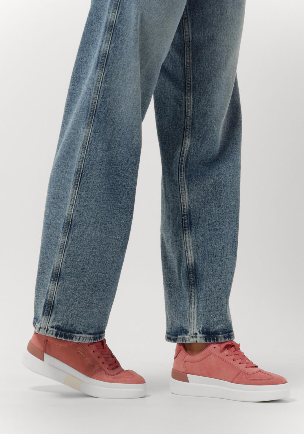 Roze TOMMY HILFIGER Lage sneakers TH SIGNATURE SUEDE S - large