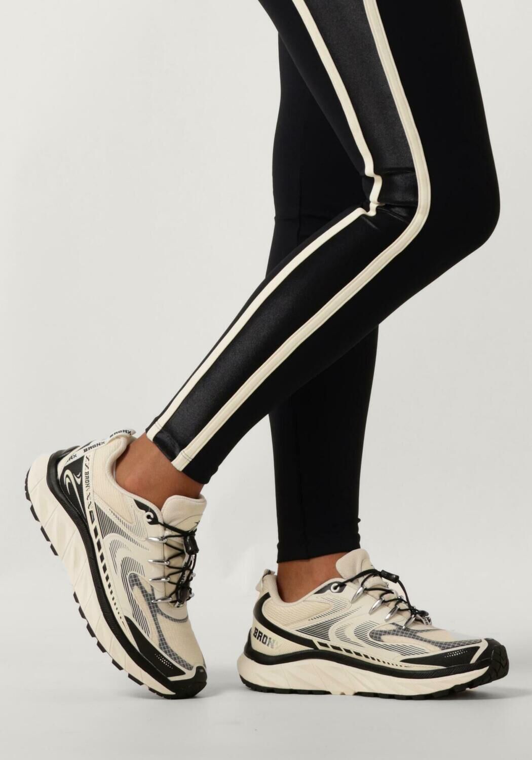 zwarte bronx lage sneakers track err 66516 l