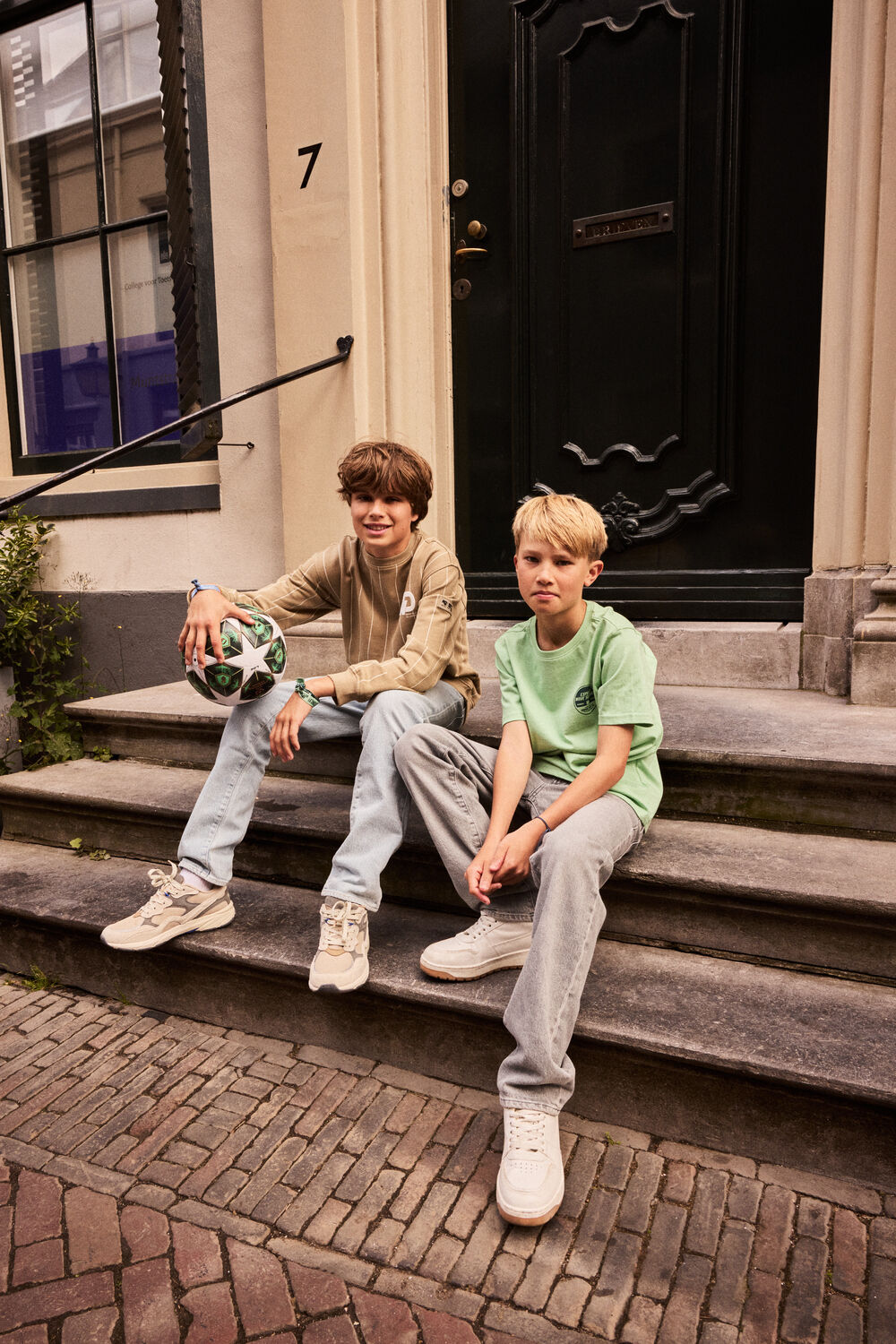 Bruine INDIAN BLUE JEANS Sweater LOOSE FIT SWEATER PINSTRIPE - large