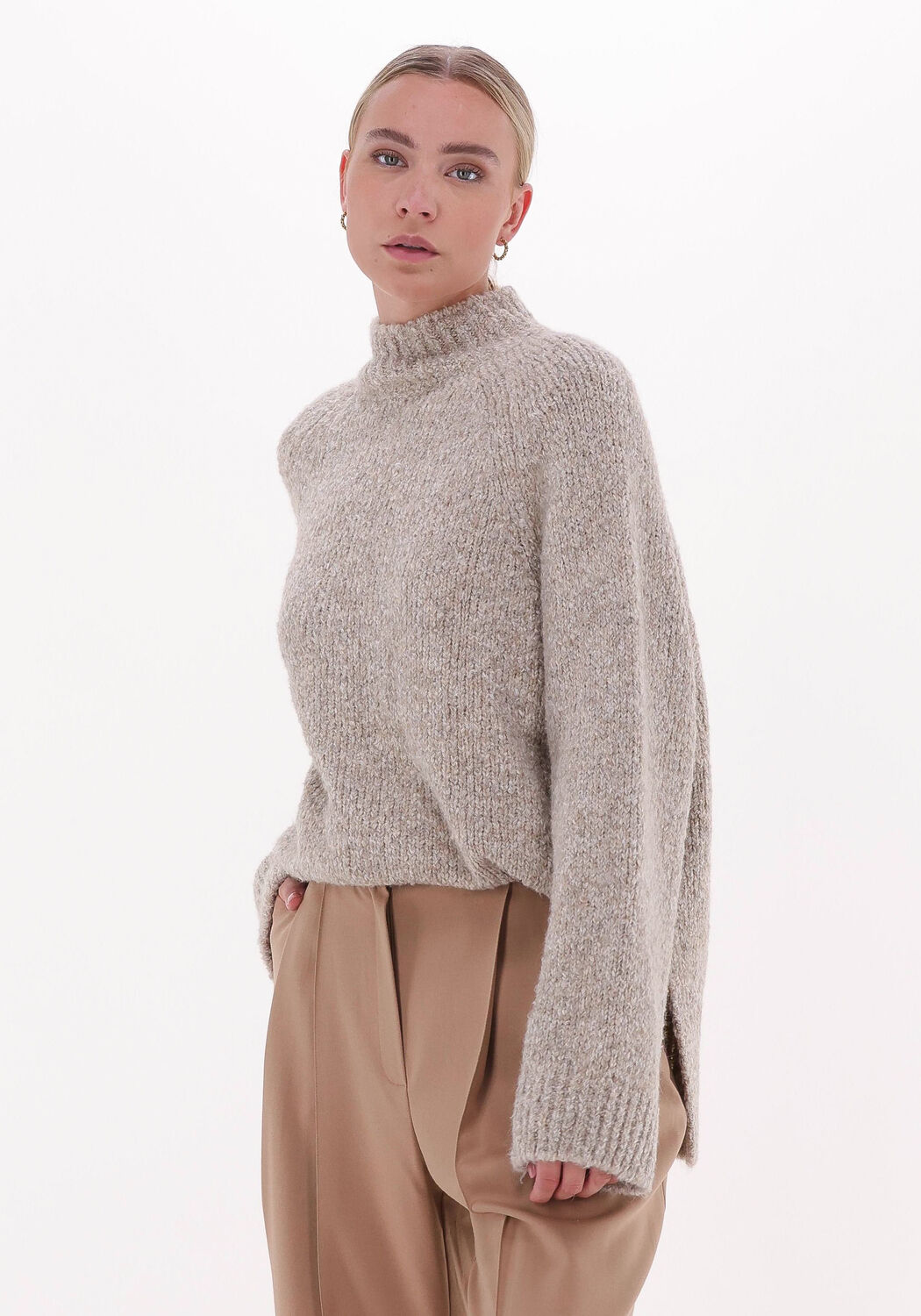 Second female trui sale