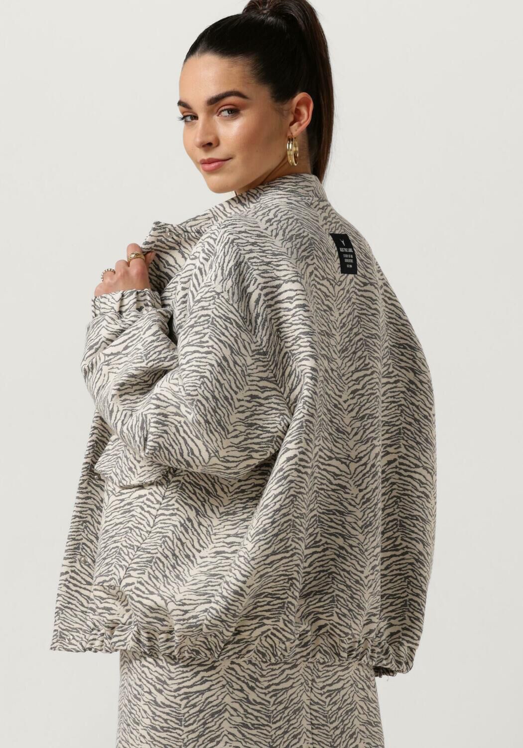 ALIX THE LABEL Dames Jassen Ladies Wove Tiger Jacquard Jacket Grijs
