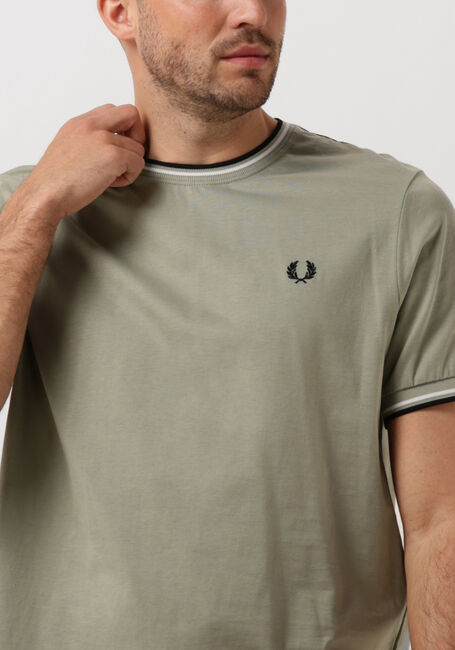 Groene FRED PERRY T-shirt TWIN TIPPED T-SHIRT - large