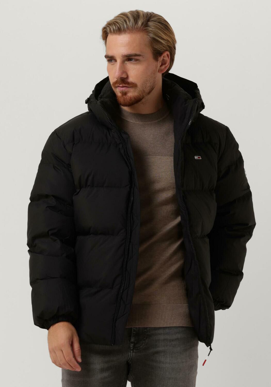 zwarte tommy jeans gewatteerde jas tjm essential down jacket