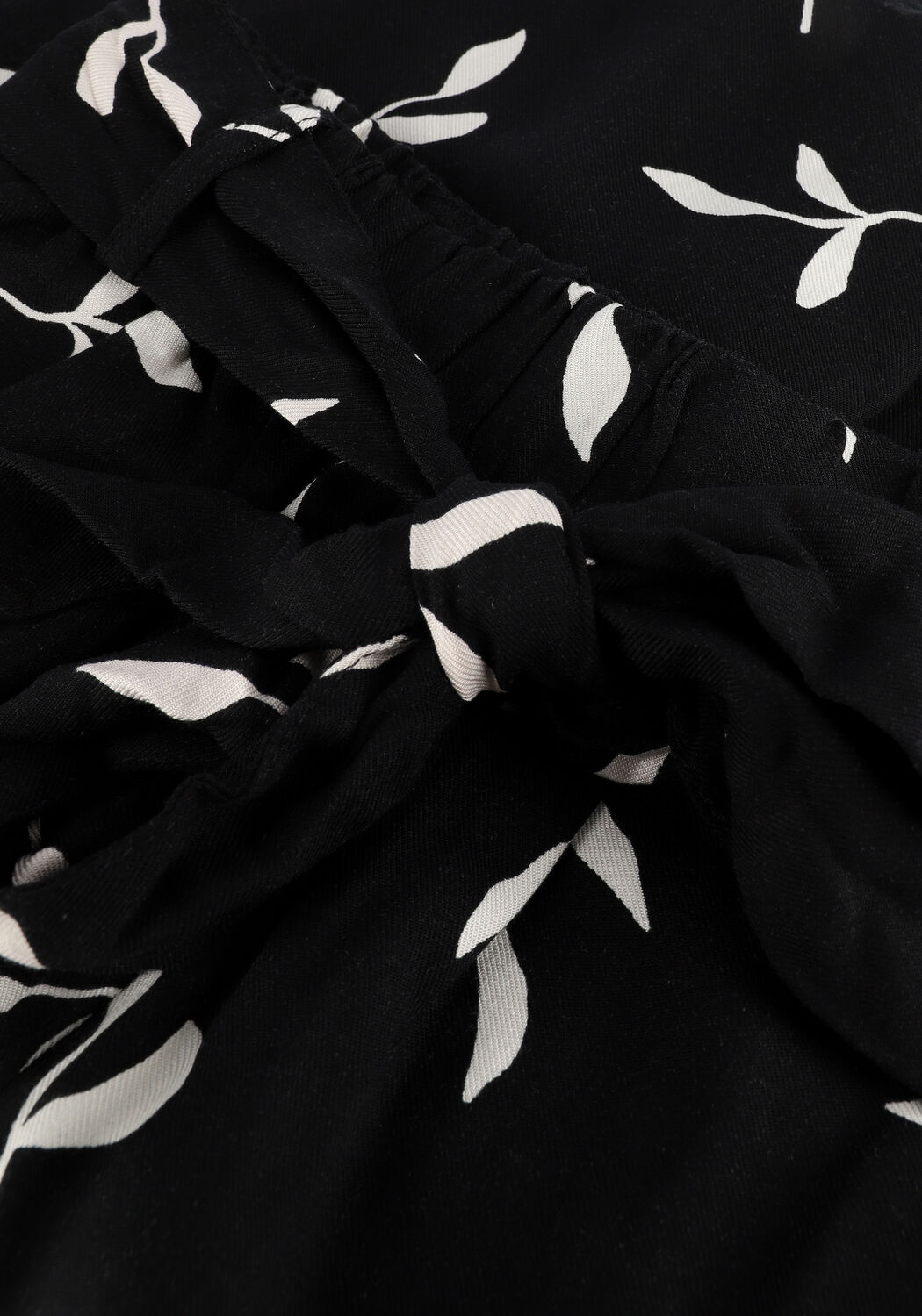 Zwarte SELECTED WOMEN Broeken SLFILVA HW WIDE SHORTS - large