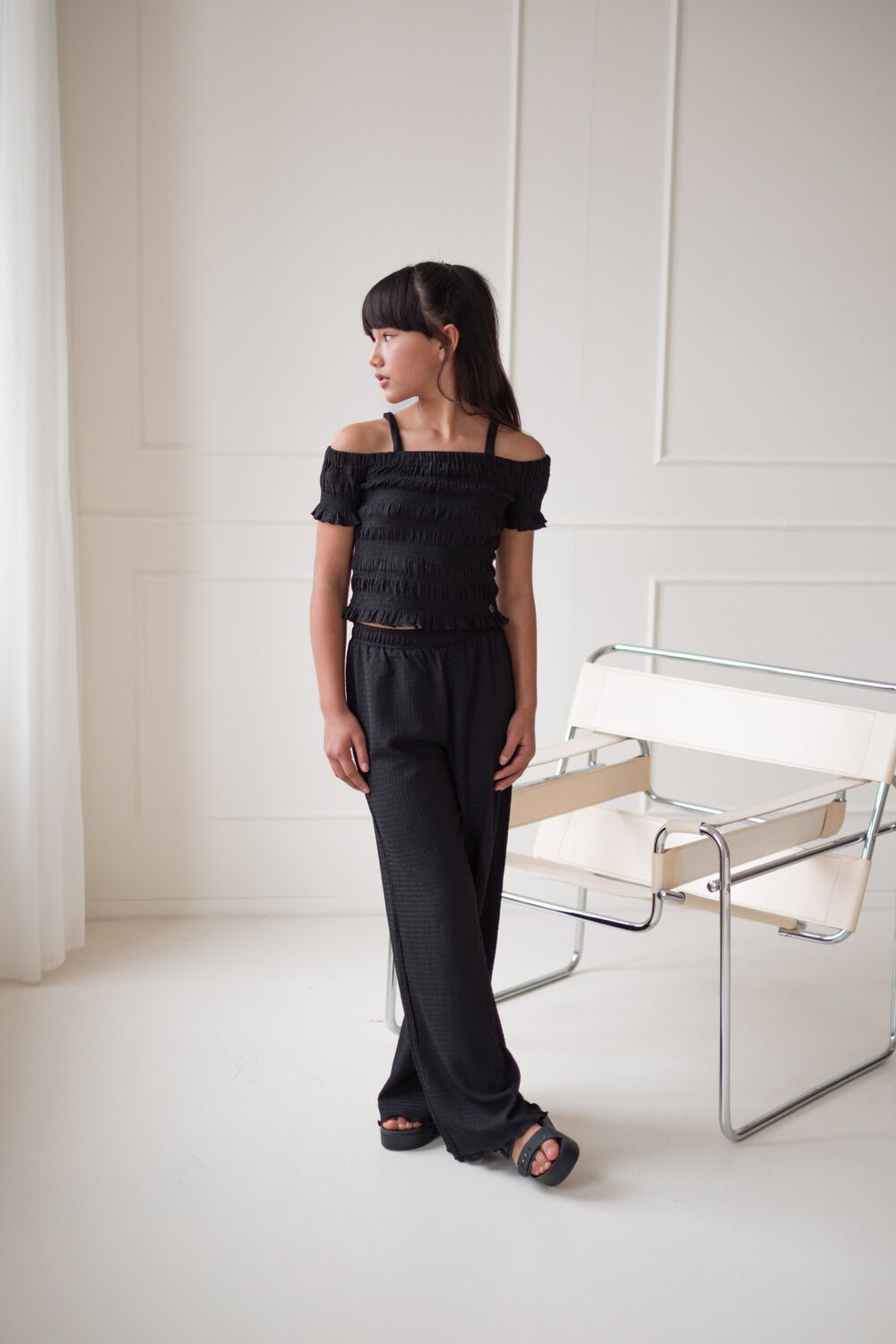 Zwarte LIKE FLO Top EBI FLO OFFSHOULDER TOP - large