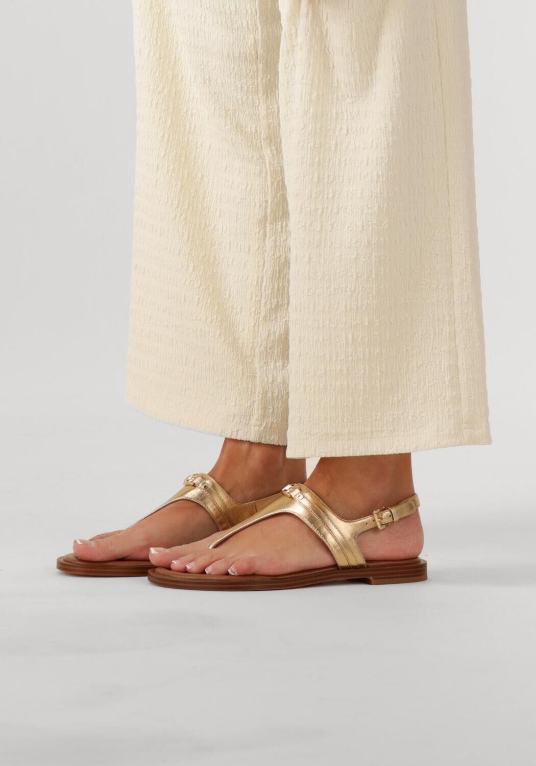 Gouden MICHAEL KORS Platte sandalen MANDY THONG SANDAL - large