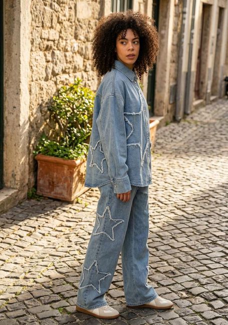 Lichtblauwe REFINED DEPARTMENT Wide jeans PAYTON - large