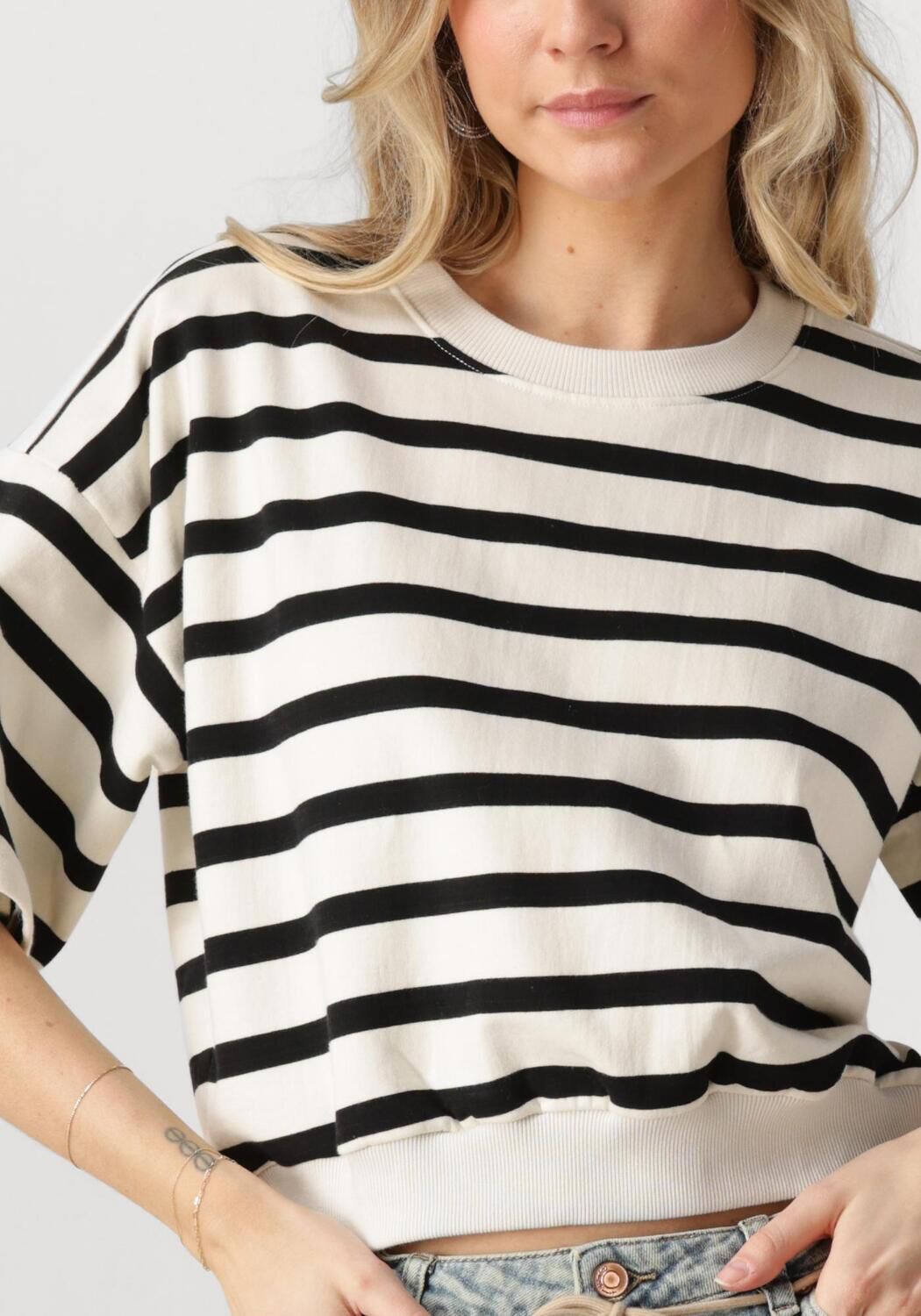 MINUS Dames Truien & Vesten Estella Short Sleeve Sweat Wit
