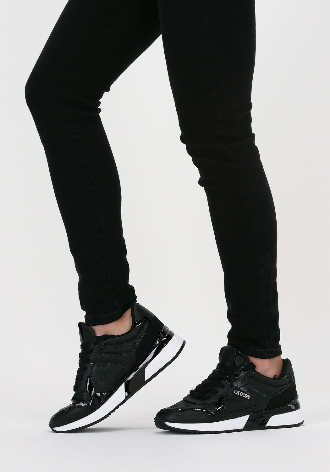 Zwarte GUESS Lage sneakers BECKIE | Omoda