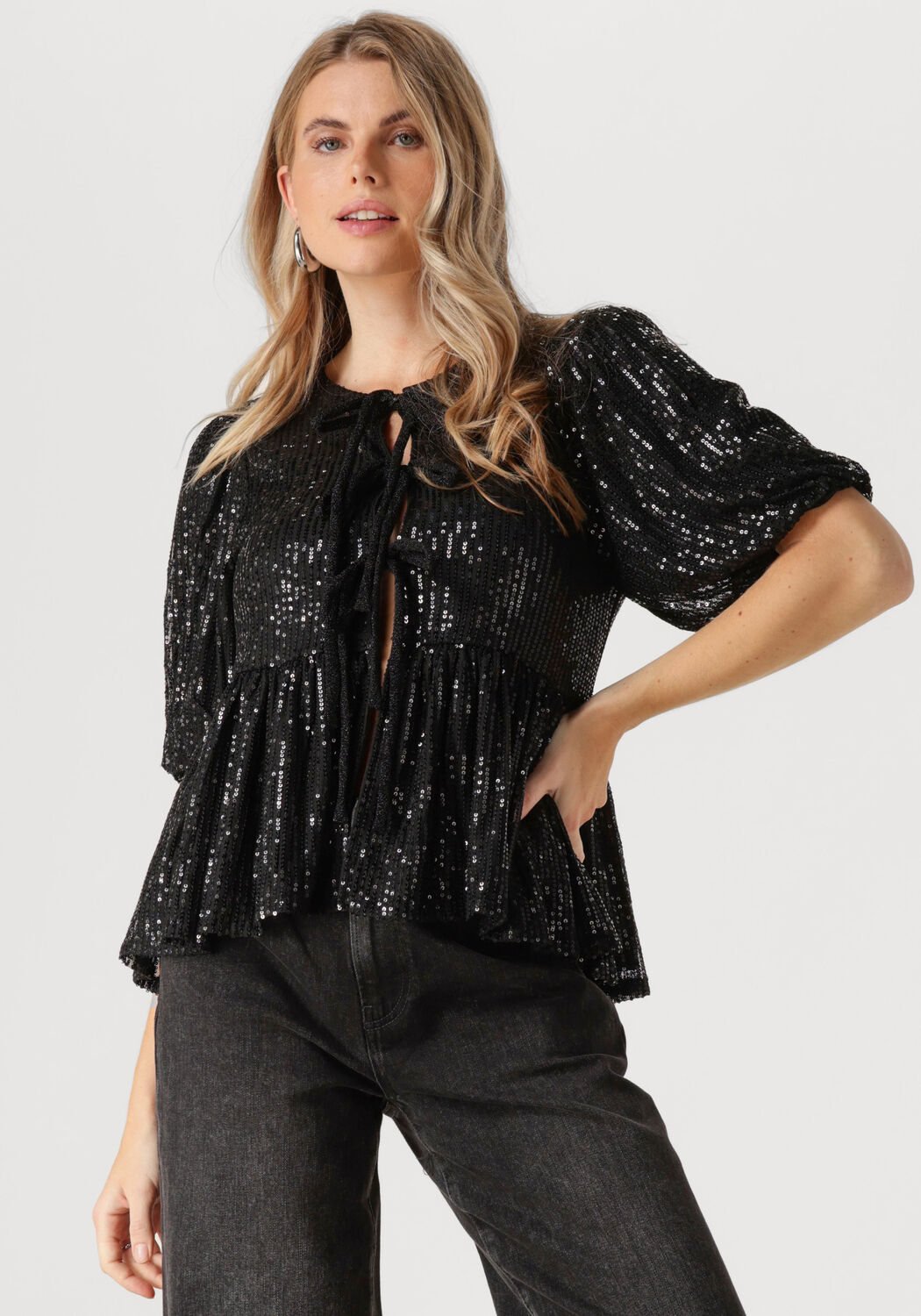 Refined Department Silva Top Korte Mouw Stijlvol Shirt Black Dames
