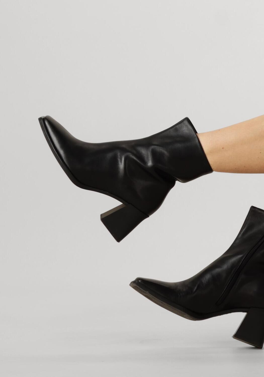 Zwarte VAGABOND SHOEMAKERS Enkellaarsjes HEDDA - large